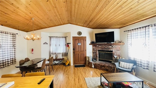 Detail Gallery Image 6 of 44 For 921 Wendy Ave, Big Bear City,  CA 92314 - 2 Beds | 2 Baths