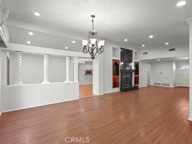 Detail Gallery Image 5 of 23 For 8501 Enfield Avenue, Northridge,  CA 90011 - 4 Beds | 2 Baths