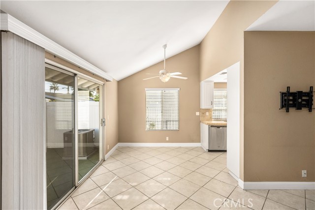 Detail Gallery Image 9 of 41 For 1062 Walnut St #C,  Tustin,  CA 92780 - 2 Beds | 2/1 Baths