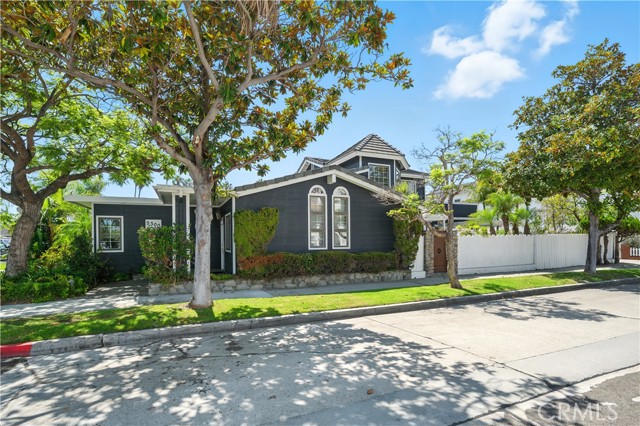 Detail Gallery Image 3 of 33 For 5300 E Appian Way, Long Beach,  CA 90803 - 3 Beds | 2 Baths