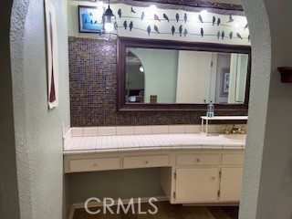https://media.crmls.org/medias/9e866f21-6518-41ae-a005-862a0ab71a56.jpg?preset=X-Large