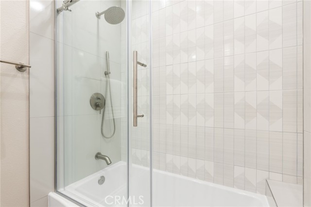 Detail Gallery Image 10 of 23 For 406 E Bay Ave #10,  Newport Beach,  CA 92661 - 2 Beds | 2/1 Baths