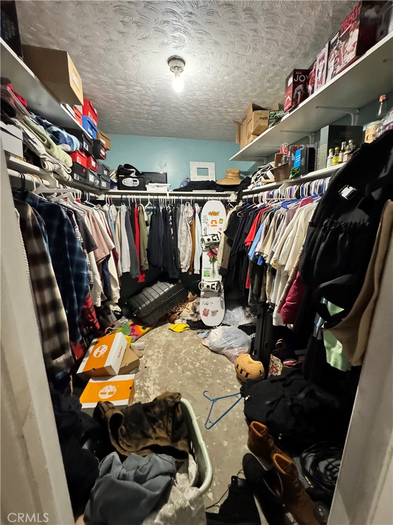 https://media.crmls.org/medias/9e88a41d-08f5-42bf-879e-b3172f1ccffa.jpg?preset=X-Large