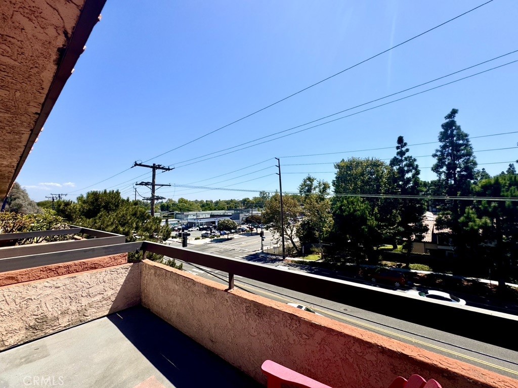https://media.crmls.org/medias/9e88d3fa-7994-4dbf-8592-95d3c3a193b5.jpg?preset=X-Large
