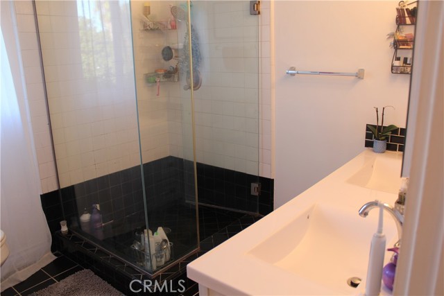 Detail Gallery Image 15 of 23 For 4527 Stark, Woodland Hills,  CA 91364 - 3 Beds | 3 Baths