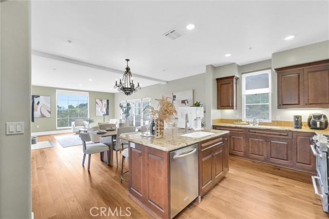 Detail Gallery Image 8 of 23 For 975 Silver Spur Rd, Rolling Hills Estates,  CA 90274 - 3 Beds | 3 Baths