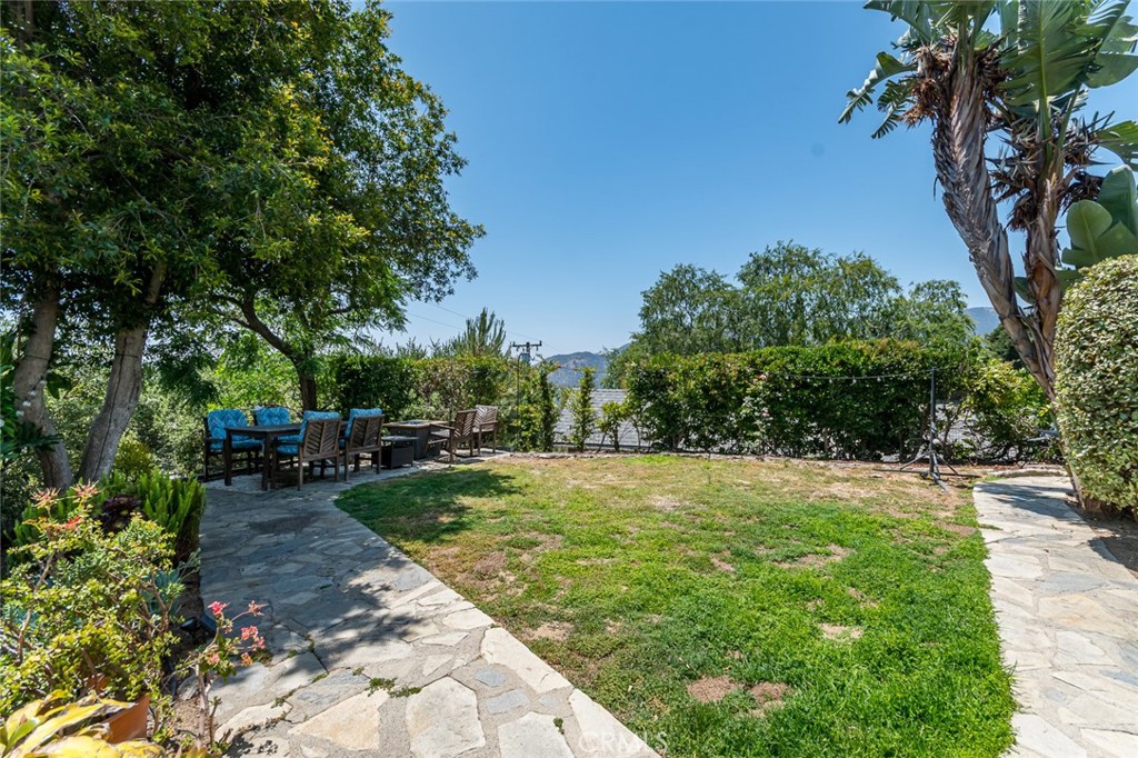 https://media.crmls.org/medias/9e8b0af0-f378-4351-8b54-0c11439788a1.jpg?preset=X-Large