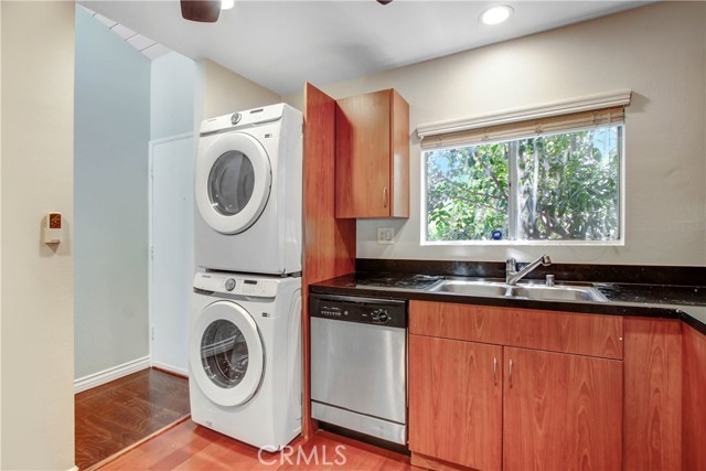 Detail Gallery Image 5 of 17 For 18350 Hatteras St #255,  Tarzana,  CA 91356 - 3 Beds | 2 Baths
