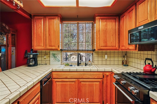 Detail Gallery Image 10 of 39 For 2692 Valhalla, Running Springs,  CA 92382 - 3 Beds | 2/1 Baths