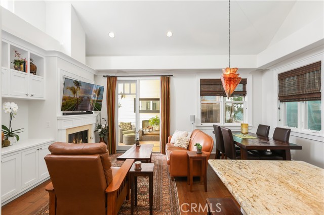 Detail Gallery Image 12 of 37 For 516 Poinsettia #B,  Corona Del Mar,  CA 92625 - 3 Beds | 3 Baths