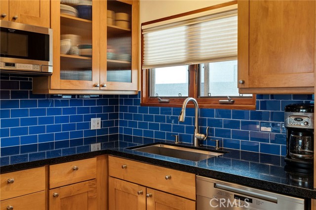 1204 19th Street, Hermosa Beach, California 90254, 3 Bedrooms Bedrooms, ,2 BathroomsBathrooms,Residential,Sold,19th,SB25046452