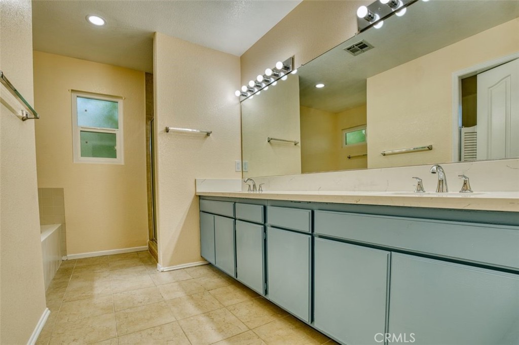 MLS #SR25246975 image #12