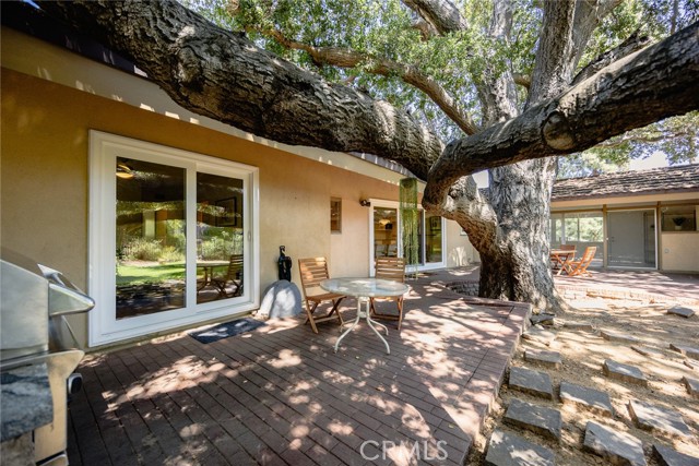250 Hillgreen Place, Arcadia CA: https://media.crmls.org/medias/9e8cde91-8766-4ed2-a422-7274e955d45c.jpg
