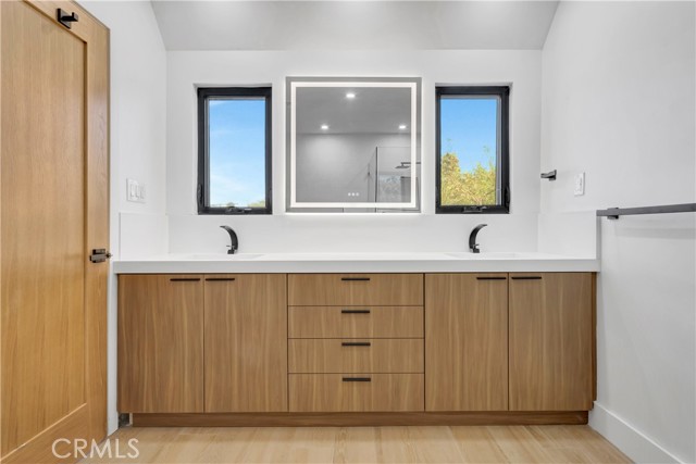 Detail Gallery Image 51 of 72 For 1145 S Longwood, Los Angeles,  CA 90019 - 4 Beds | 3 Baths