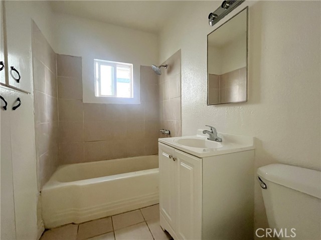 Image 15 of 18 For 3855 Locust  