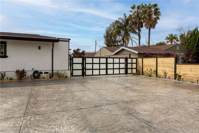 Detail Gallery Image 8 of 75 For 3841 Pacific Ave, Long Beach,  CA 90807 - 5 Beds | 5 Baths