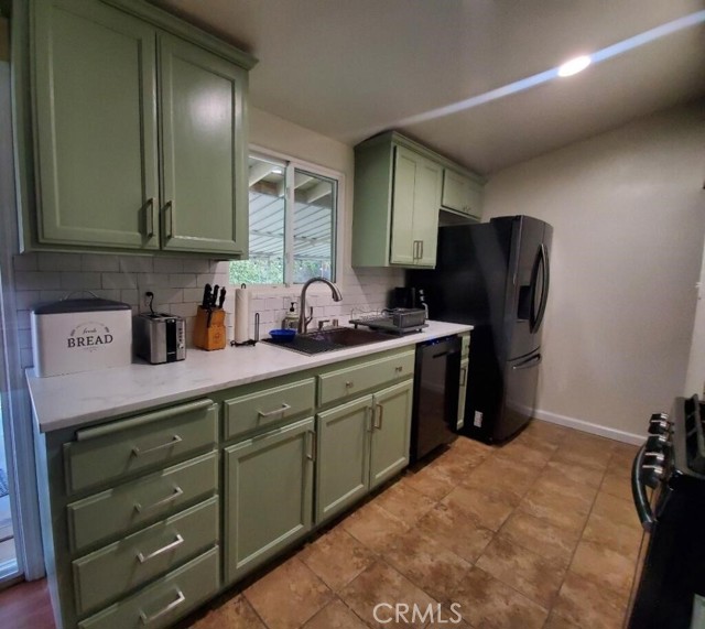 910 Dennis Avenue photo 3