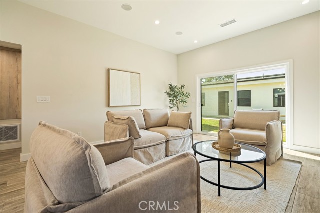 Detail Gallery Image 9 of 29 For 422 Almond Ave, Monrovia,  CA 91016 - 5 Beds | 4 Baths