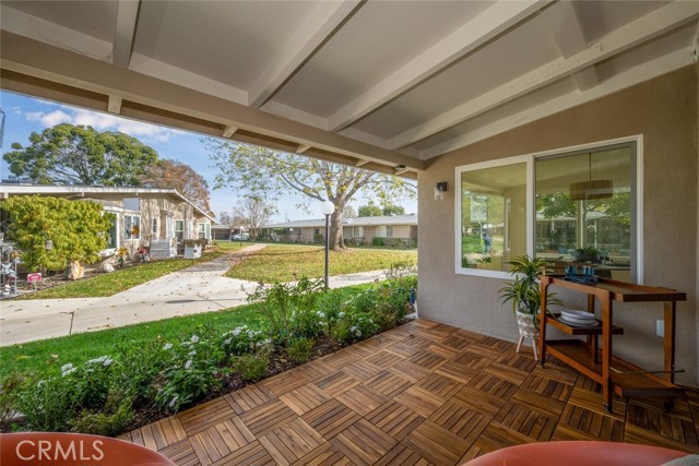 Detail Gallery Image 8 of 39 For 1271 Kenwood Rd 163l,  Seal Beach,  CA 90740 - 2 Beds | 1/1 Baths