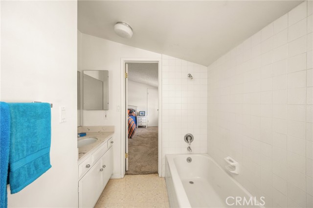 Detail Gallery Image 57 of 75 For 6040 Pat Ave, Woodland Hills,  CA 91367 - 5 Beds | 4/2 Baths