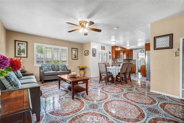 Detail Gallery Image 3 of 30 For 2300 Gale Ave, Long Beach,  CA 90810 - 3 Beds | 1 Baths