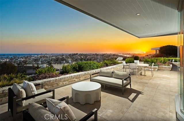 Detail Gallery Image 6 of 60 For 1535 Dolphin Terrace, Corona Del Mar,  CA 92625 - 3 Beds | 3/1 Baths