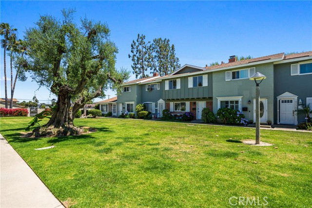 Two-story townhome in the heart of South HB!