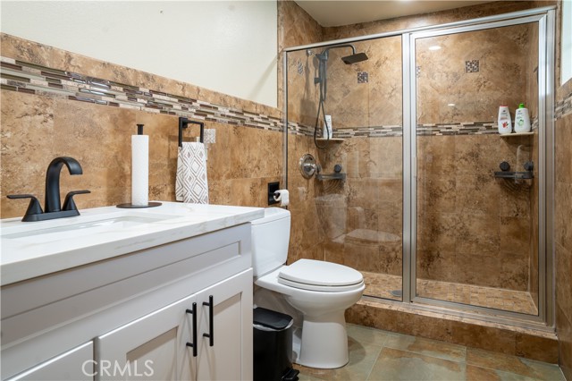 Detail Gallery Image 23 of 38 For 6930 Balcom, Reseda,  CA 91335 - 7 Beds | 6 Baths