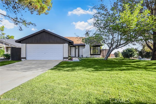 Detail Gallery Image 1 of 21 For 2733 Coria Pl, Palmdale,  CA 93550 - 3 Beds | 2 Baths