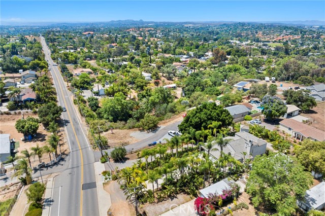 210 N Stage Coach Lane, Fallbrook CA: https://media.crmls.org/medias/9e92ea1a-7311-4791-938d-84639f2775c7.jpg