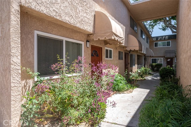17061 Roscoe Boulevard, Northridge CA: https://media.crmls.org/medias/9e930df5-cd33-491f-8c81-0f870e3945a6.jpg