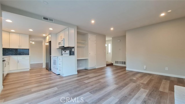 Detail Gallery Image 9 of 23 For 15432 Alsace Cir, Irvine,  CA 92604 - 4 Beds | 2/1 Baths