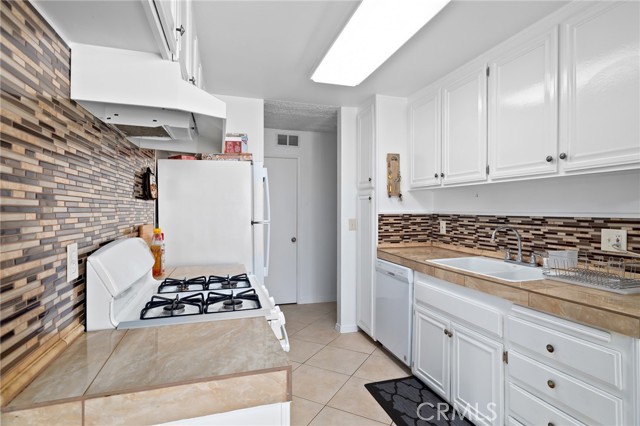 Detail Gallery Image 12 of 24 For 700 W La Veta Ave #I9,  Orange,  CA 92868 - 2 Beds | 2 Baths