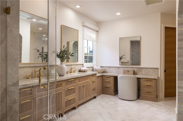 Detail Gallery Image 13 of 72 For 8 Gleneagles Dr, Newport Beach,  CA 92660 - 5 Beds | 5/1 Baths