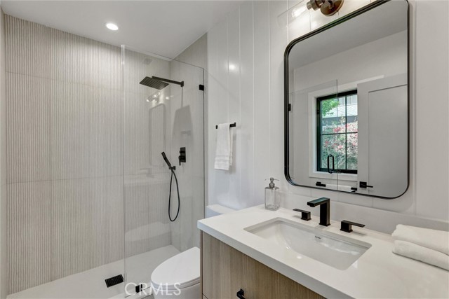 Detail Gallery Image 24 of 39 For 6451 Firebrand St, Los Angeles,  CA 90045 - 4 Beds | 3/1 Baths