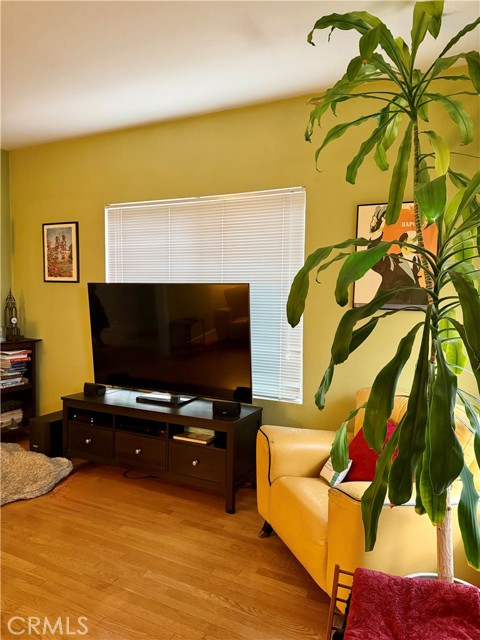 Detail Gallery Image 4 of 30 For 1607 Glenwood, Glendale,  CA 91201 - 2 Beds | 1 Baths