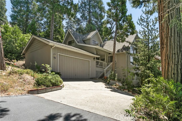 Detail Gallery Image 3 of 31 For 329 Grass Valley Rd, Lake Arrowhead,  CA 92352 - 3 Beds | 2 Baths