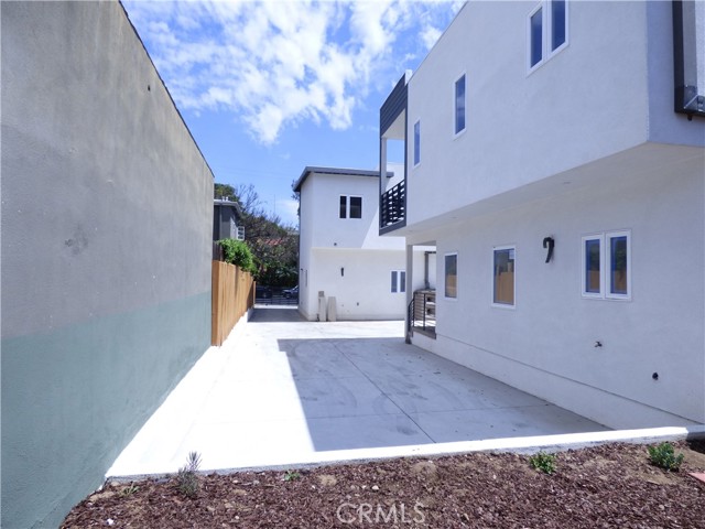 Detail Gallery Image 15 of 20 For 1923 Holly Dr, Los Angeles,  CA 90068 - 2 Beds | 2 Baths