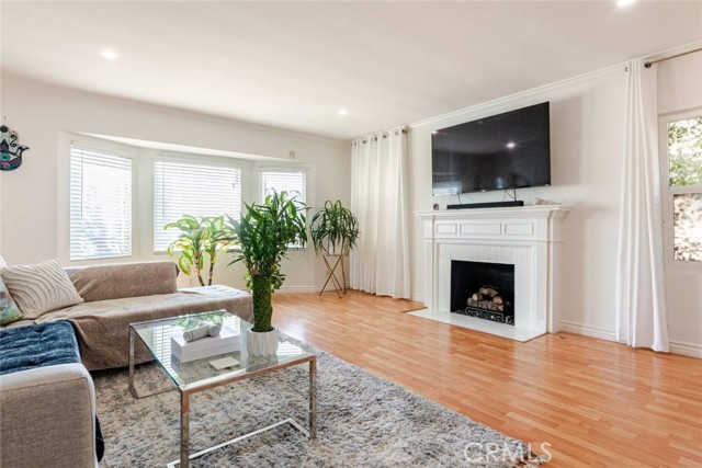 Detail Gallery Image 2 of 28 For 6220 Morella Ave, North Hollywood,  CA 91606 - 3 Beds | 2 Baths