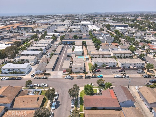 735 James Street, Costa Mesa CA: https://media.crmls.org/medias/9e96f2b6-8f9a-4743-a59b-de276d6a2d88.jpg