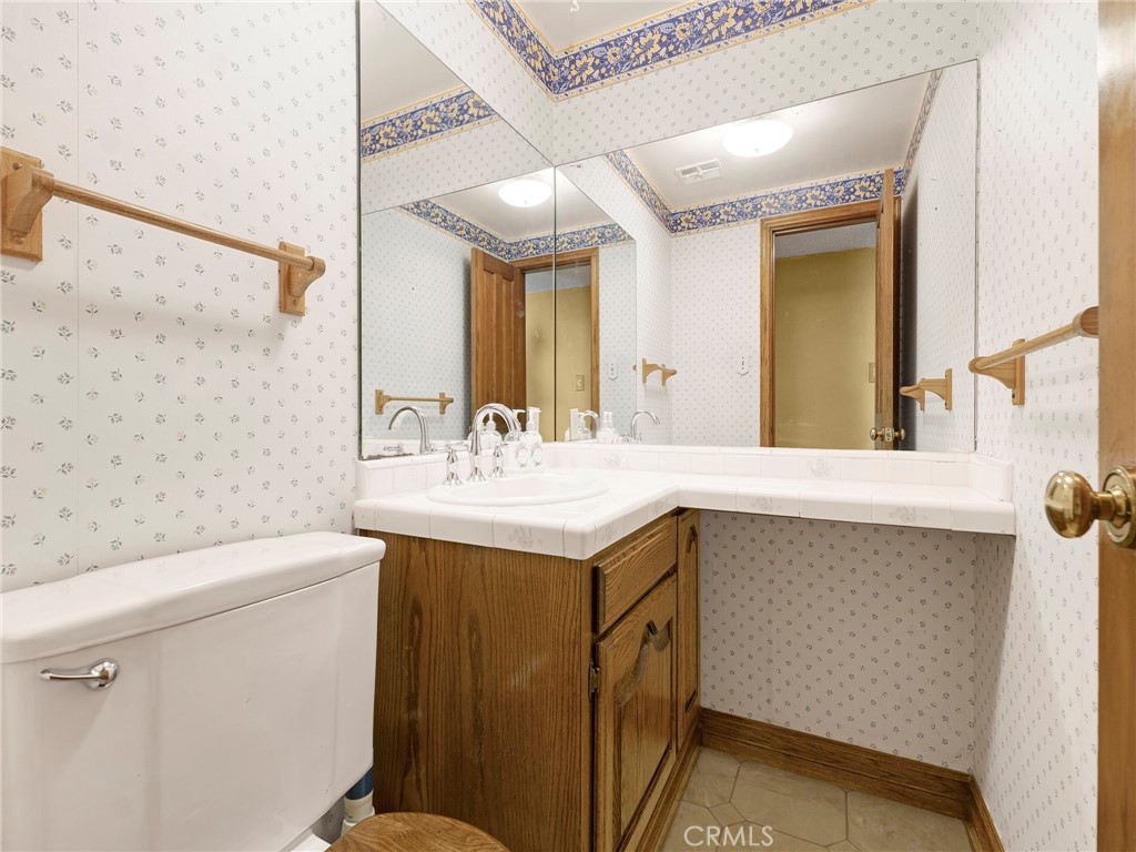 https://media.crmls.org/medias/9e9791ac-77e9-46b3-b512-ae3ff8797f03.jpg?preset=X-Large
