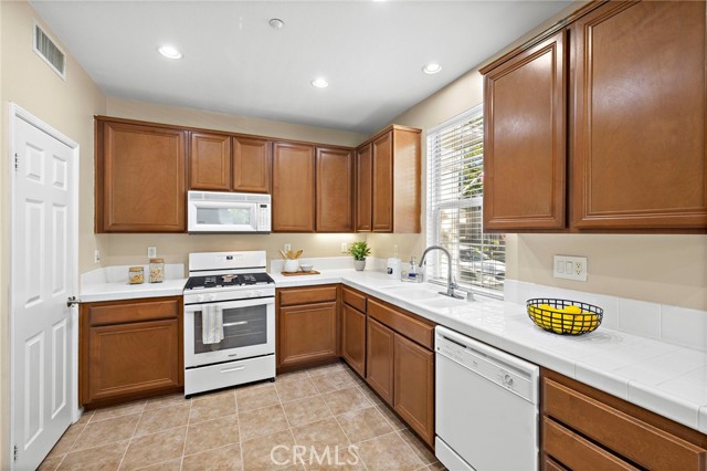 Detail Gallery Image 9 of 32 For 25 Corbin, Ladera Ranch,  CA 92694 - 2 Beds | 2/1 Baths