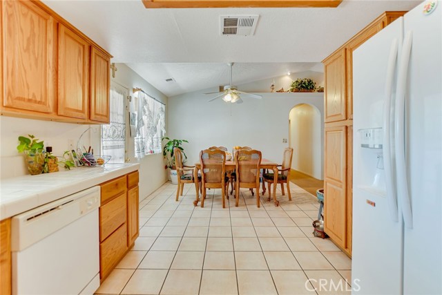 21919 Standing Rock Avenue, Apple Valley CA: https://media.crmls.org/medias/9e995d6a-17d3-4deb-ba73-d078d1595fd2.jpg