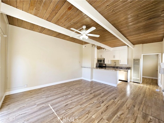 Detail Gallery Image 1 of 20 For 350 Loma Terrace #B,  Laguna Beach,  CA 92651 - 1 Beds | 1 Baths