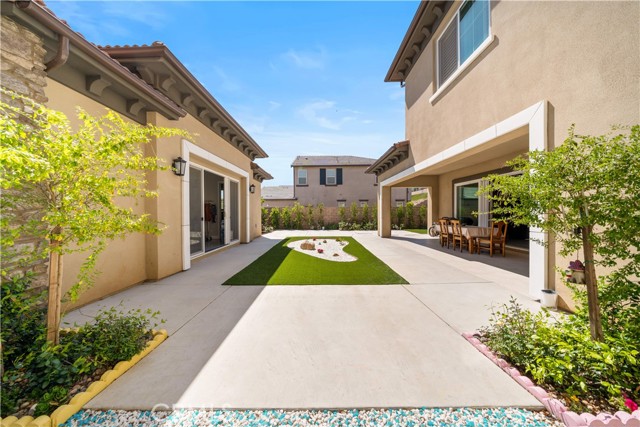 Detail Gallery Image 9 of 73 For 8826 Justify Dr, Rancho Cucamonga,  CA 91701 - 5 Beds | 5/1 Baths