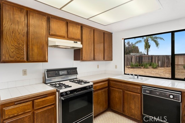 Detail Gallery Image 7 of 24 For 1768 Henderson Ct, Vista,  CA 92083 - 4 Beds | 2 Baths
