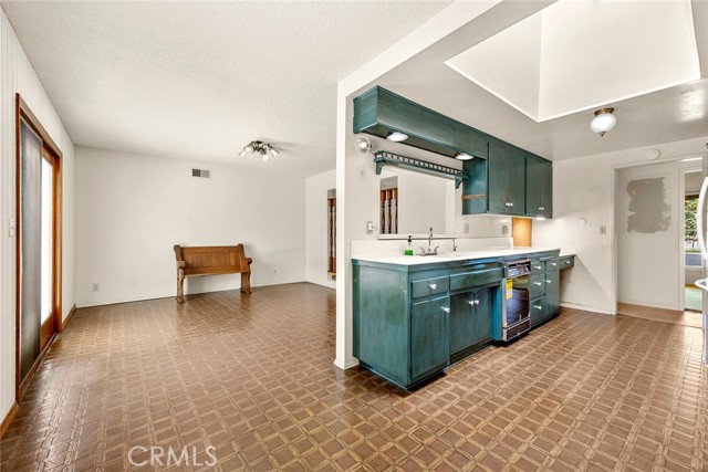 Detail Gallery Image 6 of 19 For 3948 E Lynnwood Ave, Orange,  CA 92869 - 4 Beds | 2 Baths