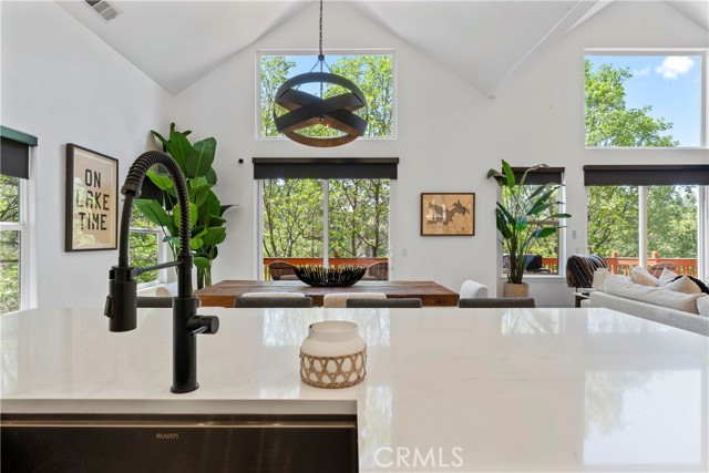 1019 Pintail Circle, Lake Arrowhead CA: https://media.crmls.org/medias/9e9dbc87-1c28-487c-a23b-9aafc676f6f8.jpg