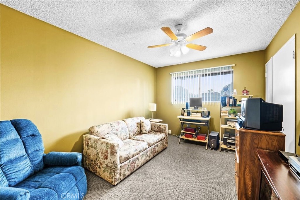 https://media.crmls.org/medias/9e9e270d-9437-4827-83e9-dae48541e83e.jpg?preset=X-Large