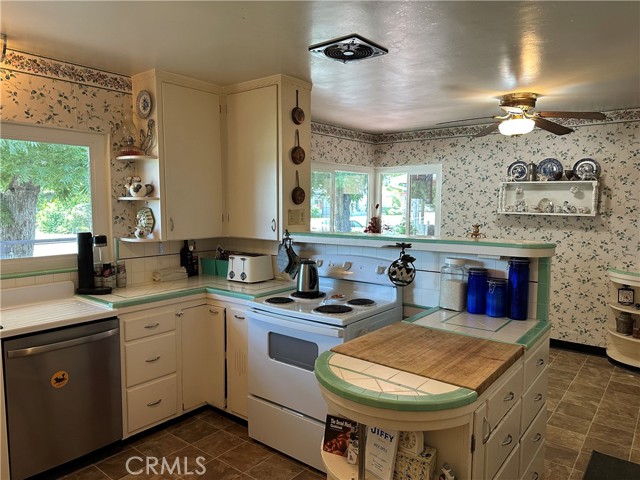 159 S Shasta S Street, Willows CA: https://media.crmls.org/medias/9e9ea547-40c8-4e2b-af5f-fba9da2e0f55.jpg